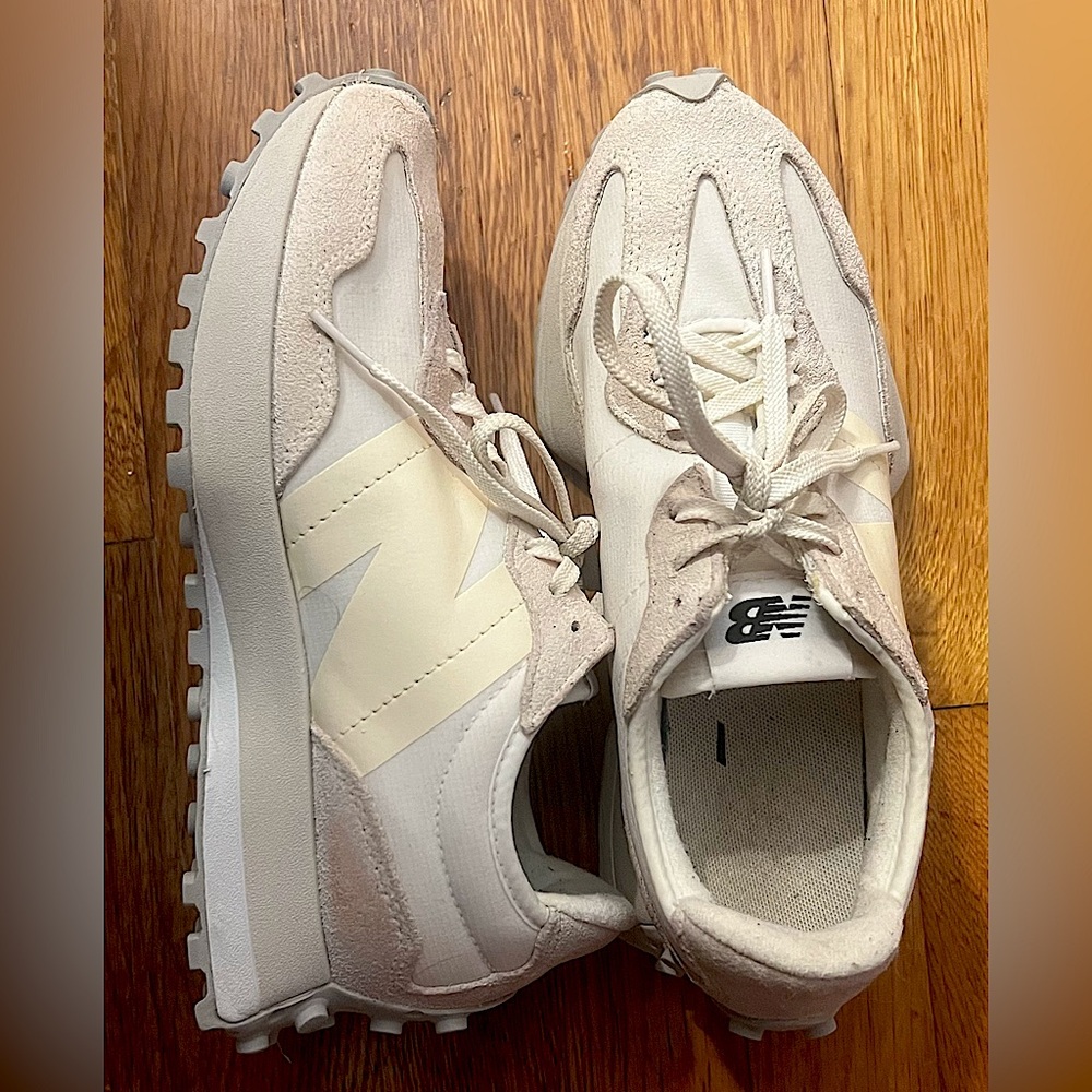 New Balance 327